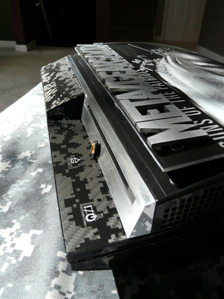 Illustration for article titled Custom Metal Gear Solid 4 PS3 Is Full Of Awesome Substance